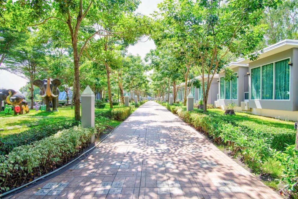 Thaiasia Goldensea Resort Ayutthaya Extérieur photo