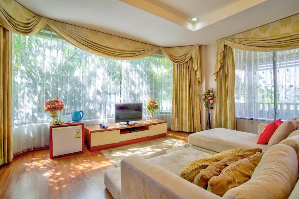 Thaiasia Goldensea Resort Ayutthaya Extérieur photo