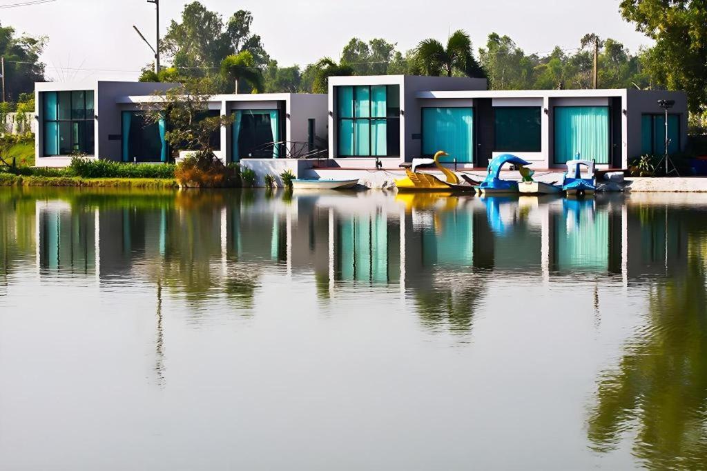 Thaiasia Goldensea Resort Ayutthaya Extérieur photo