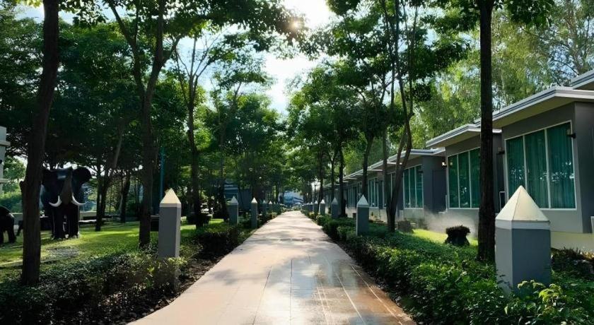 Thaiasia Goldensea Resort Ayutthaya Extérieur photo