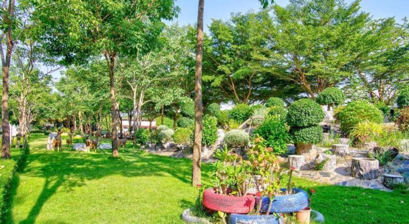 Thaiasia Goldensea Resort Ayutthaya Extérieur photo